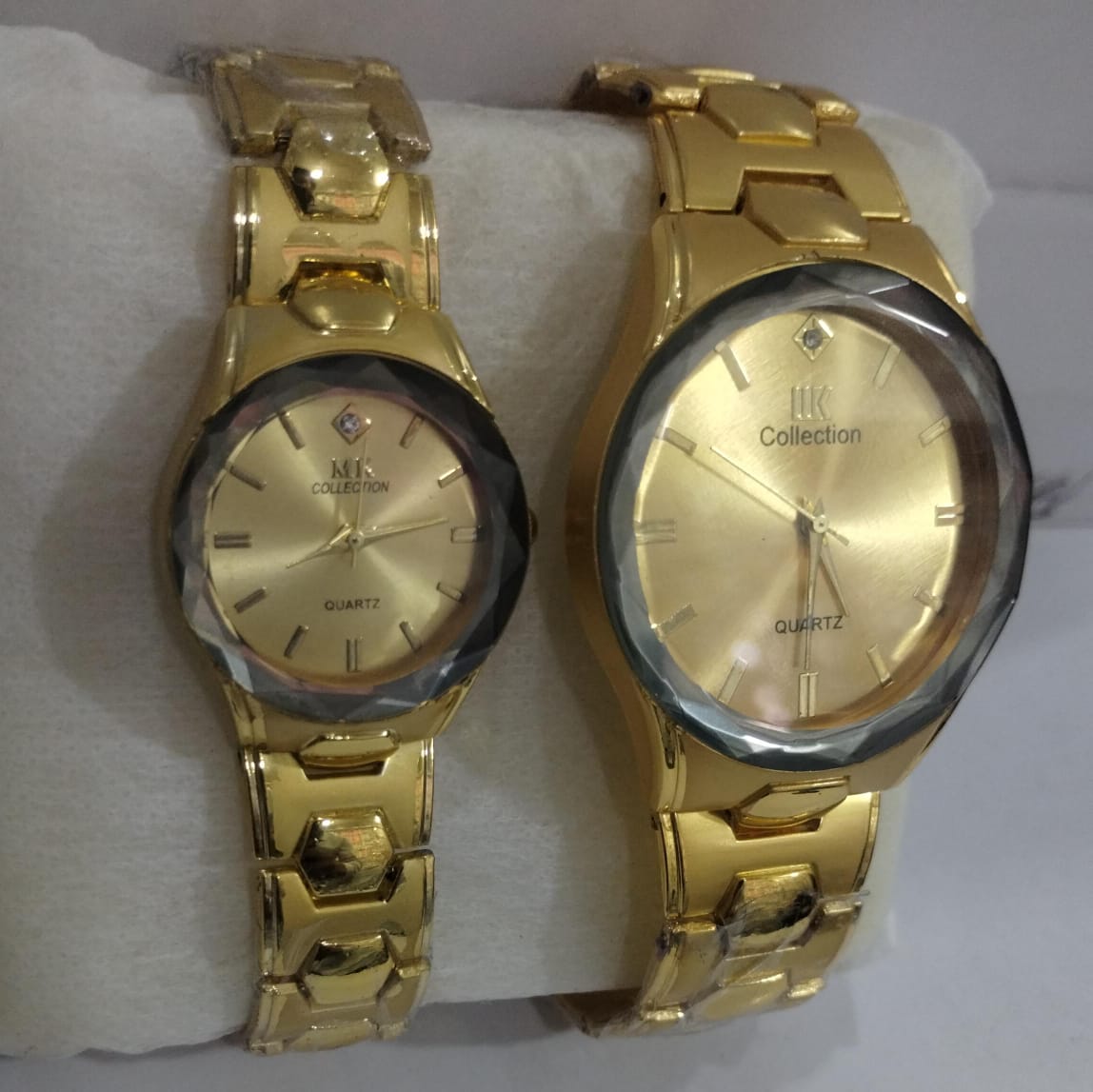 Elegant Couple Watch Set ? Luxury Quartz Wristwatches for Him & Her with Dual-Tone Metal Strap