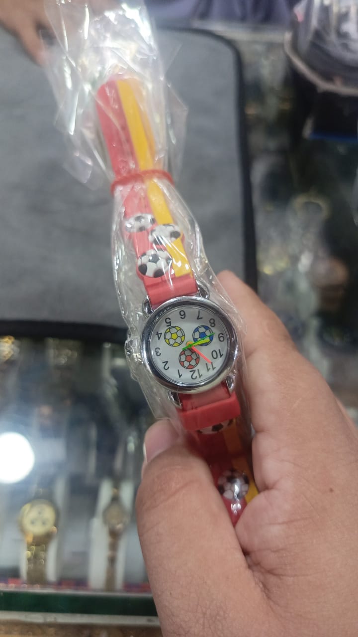 High Quality Cute Football Cartoon Children Watch Girls Rubber Kids Watches Boys Silicone Quartz Wristwatches (Random-Colour)