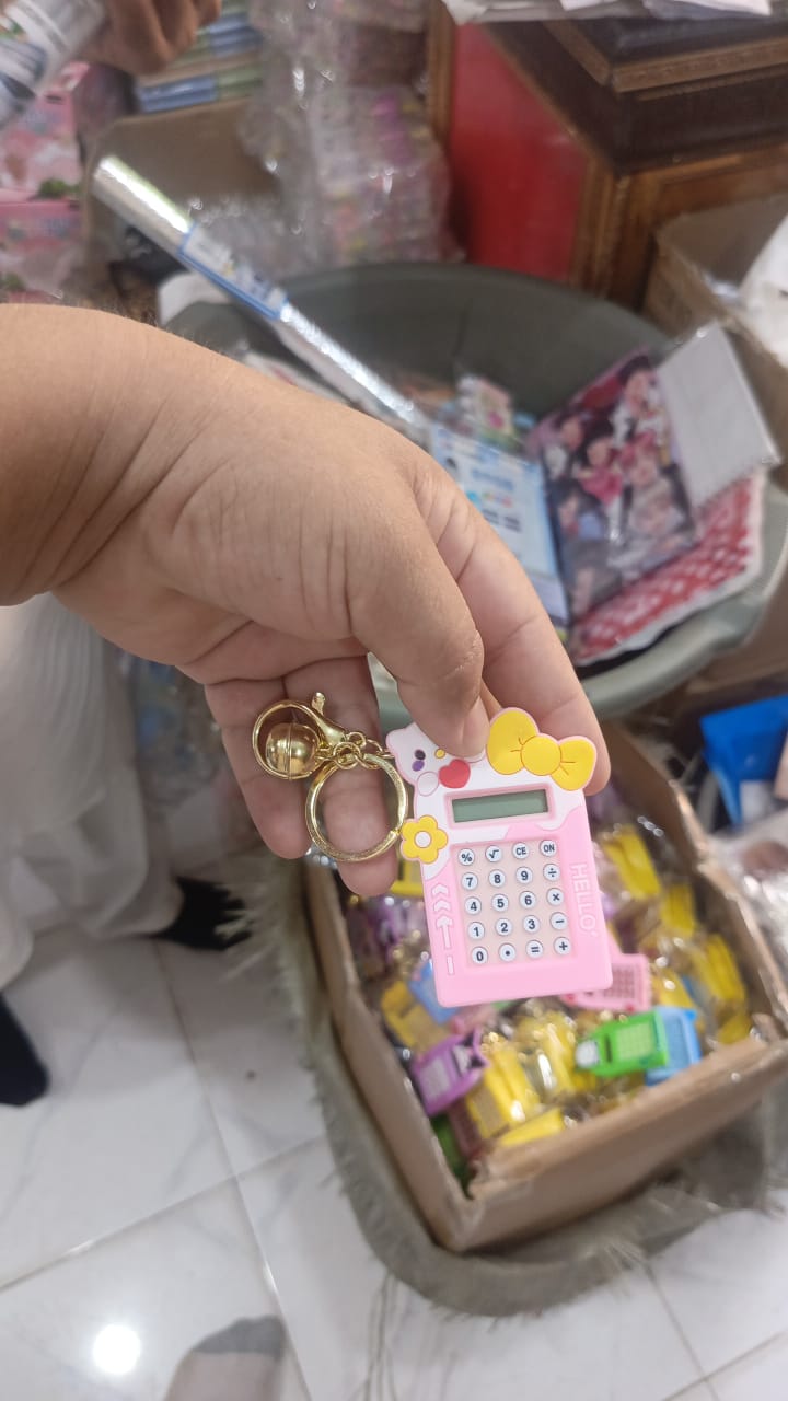 Mini Calculator Keychain ? Cute Pink Kawaii Cartoon Portable Calculator | School & Student Supplies, Stationery Gift (Random color)