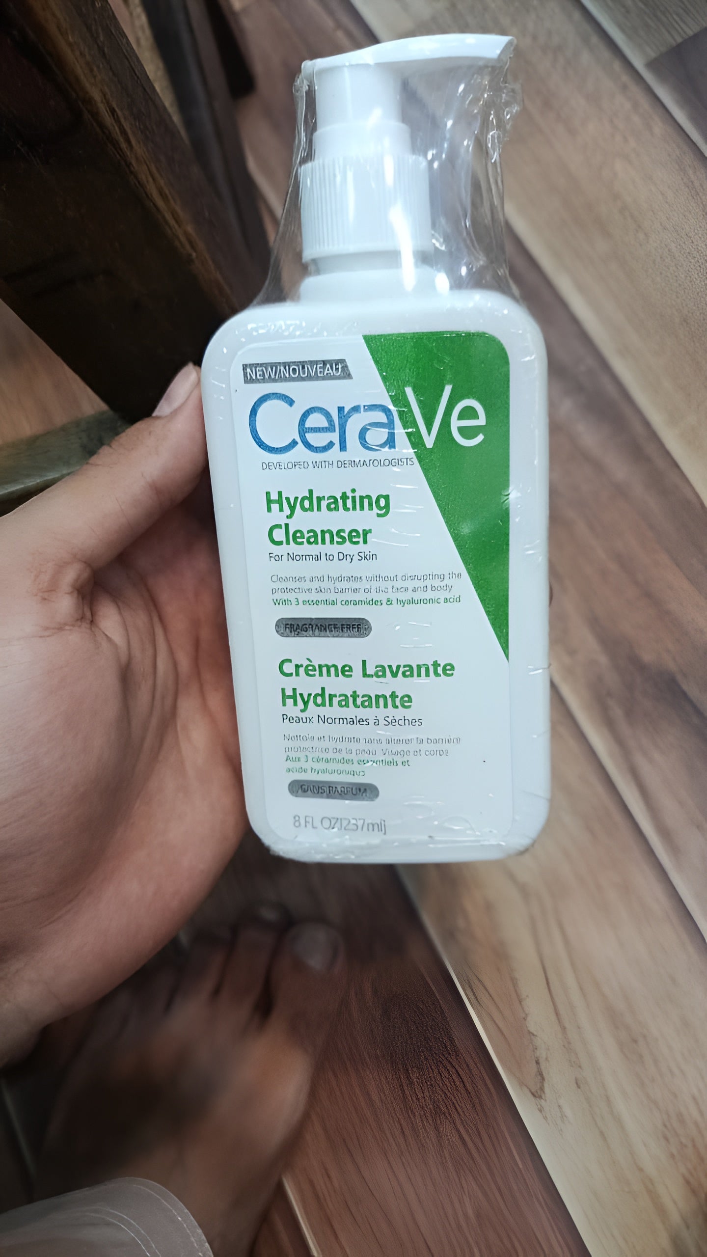 CeraVe Renewing SA Cleanser And Hydrating Cleanser with Salicylic Acid & Ceramides ? (237ml)