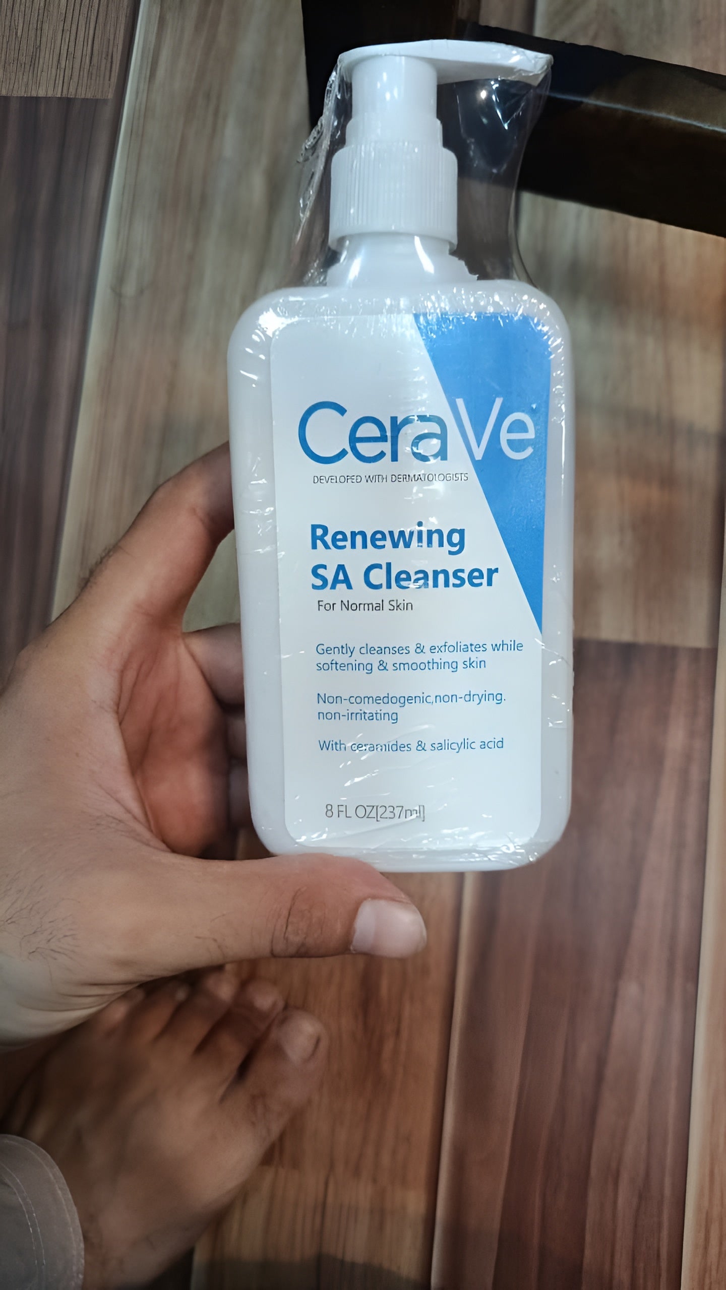 CeraVe Renewing SA Cleanser And Hydrating Cleanser with Salicylic Acid & Ceramides ? (237ml)