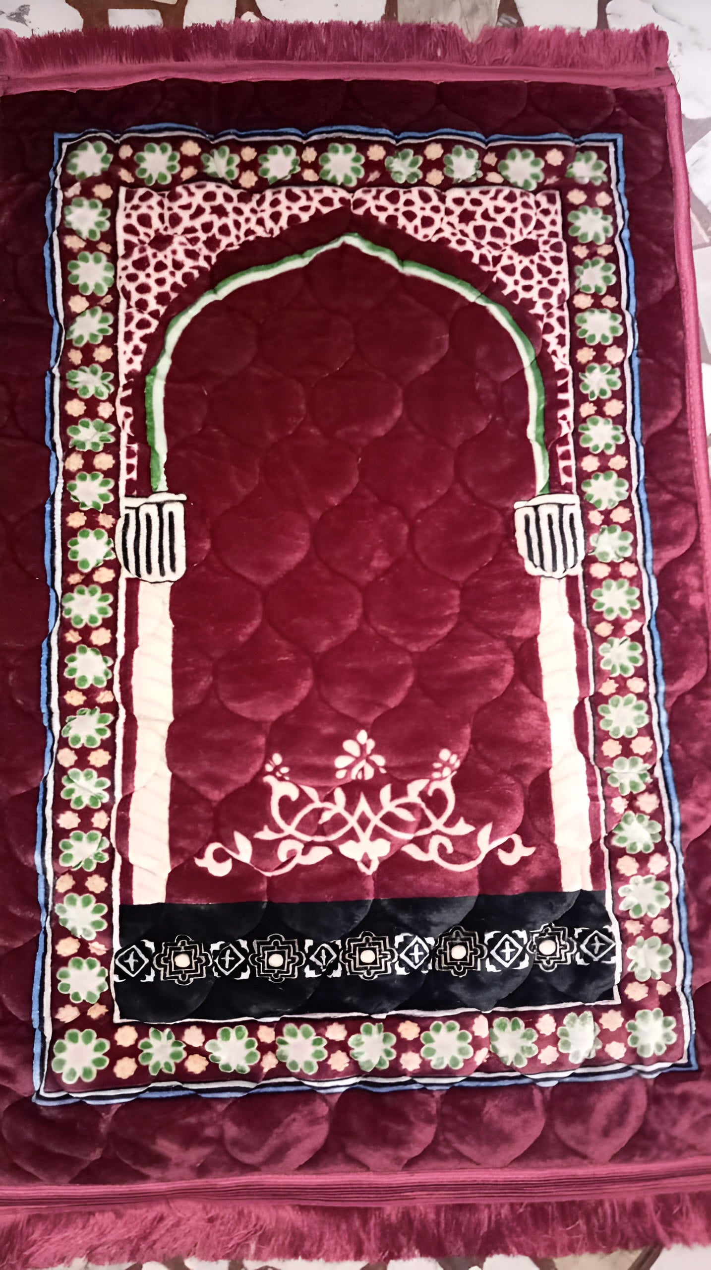 Luxury Velvet Embossed Prayer Mat ? Soft Comfortable Muslim Janamaz for Daily Salah, Elegant Islamic Design, Lightweight & Durable Namaz Rug, Perfect Gift for Ramadan, Hajj & Umrah (Random Design - Color)