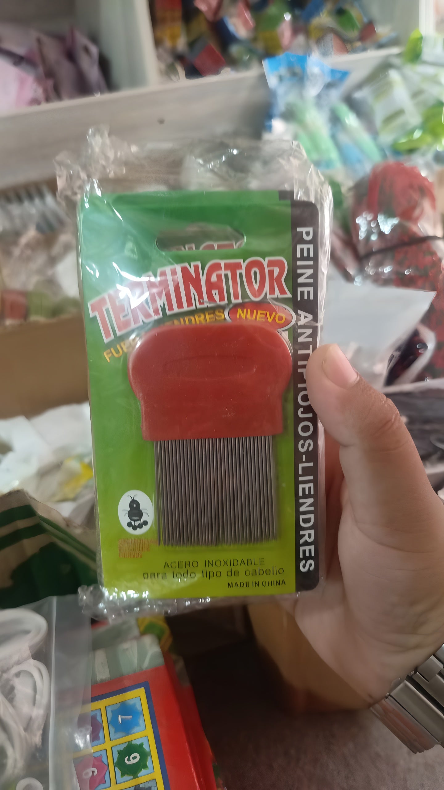 Multicolor Anti-Lice Hair Comb with Stainless Steel Micro-Grooved Teeth ? Safe and Effective Lice and Nit Removal Comb | Reusable and Suitable for All Hair Types | Compact Size 9cm x 4cm (Random Color)