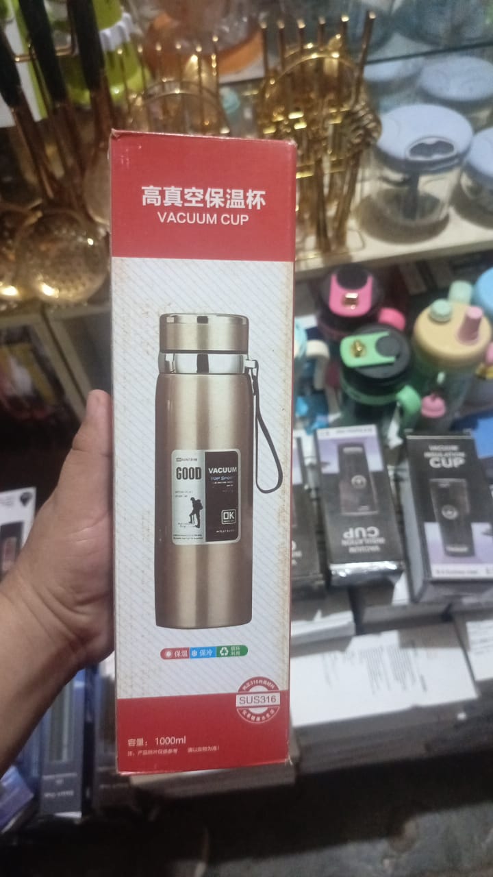 1000ml Large Capacity Stainless Steel Thermos Bottle ? Hot & Cold Vacuum Flask Water Bottle (Random color)