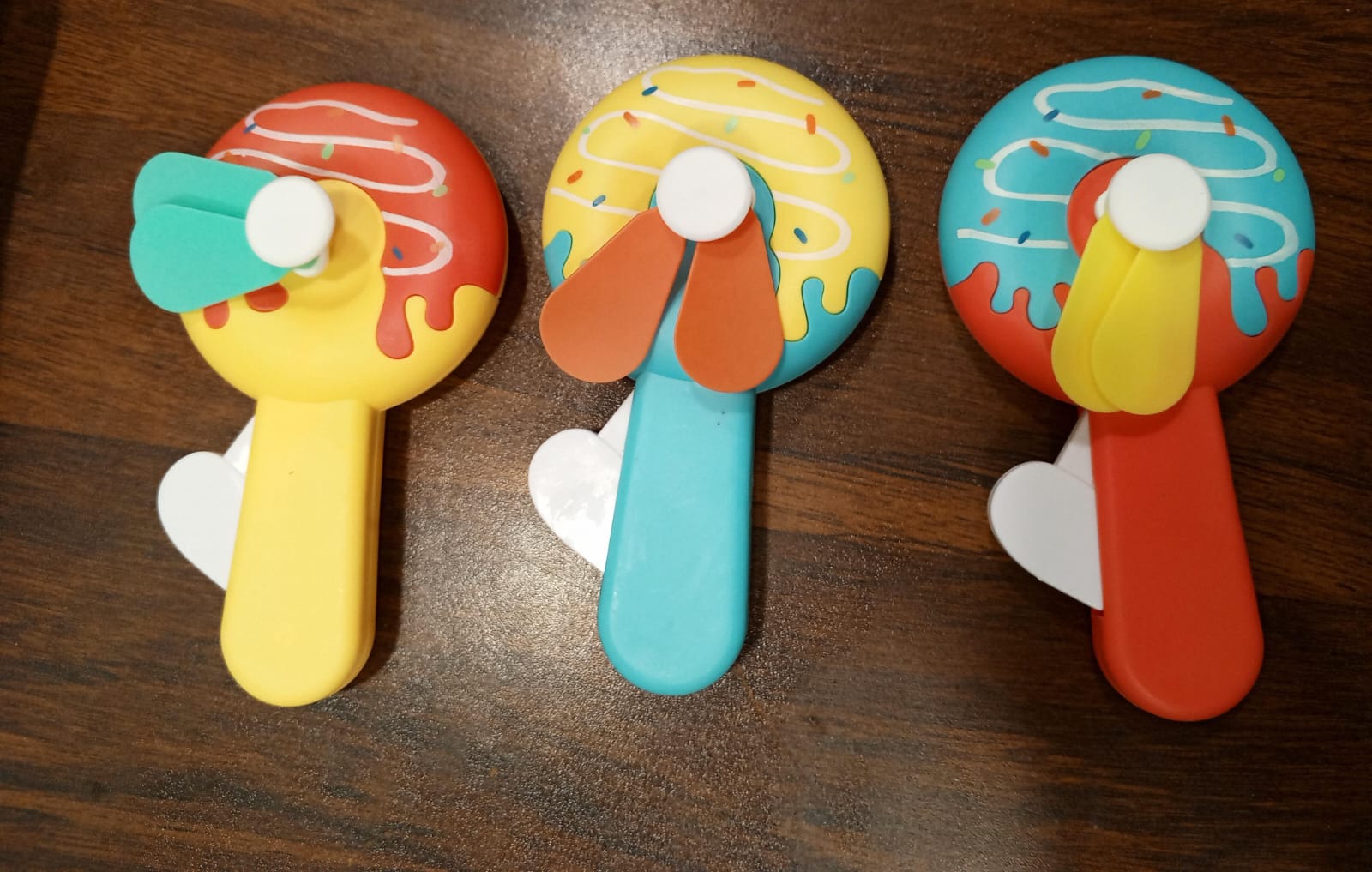 Handheld Donald Shape Toy Fan for Kids ? Cute Cartoon Design, Safe Soft Blades, Portable Mini Fan for Summer Play & Cooling (Random Color)