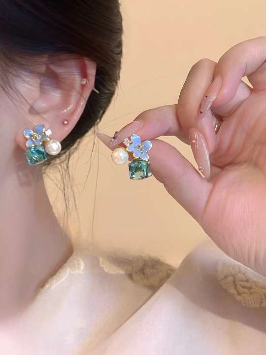 Crystal Flower Korean Earrings ? Elegant Floral Design | Crafted To Perfection With Dazzling Crystal Petals That Catch Every Light Beautifully - PJT986