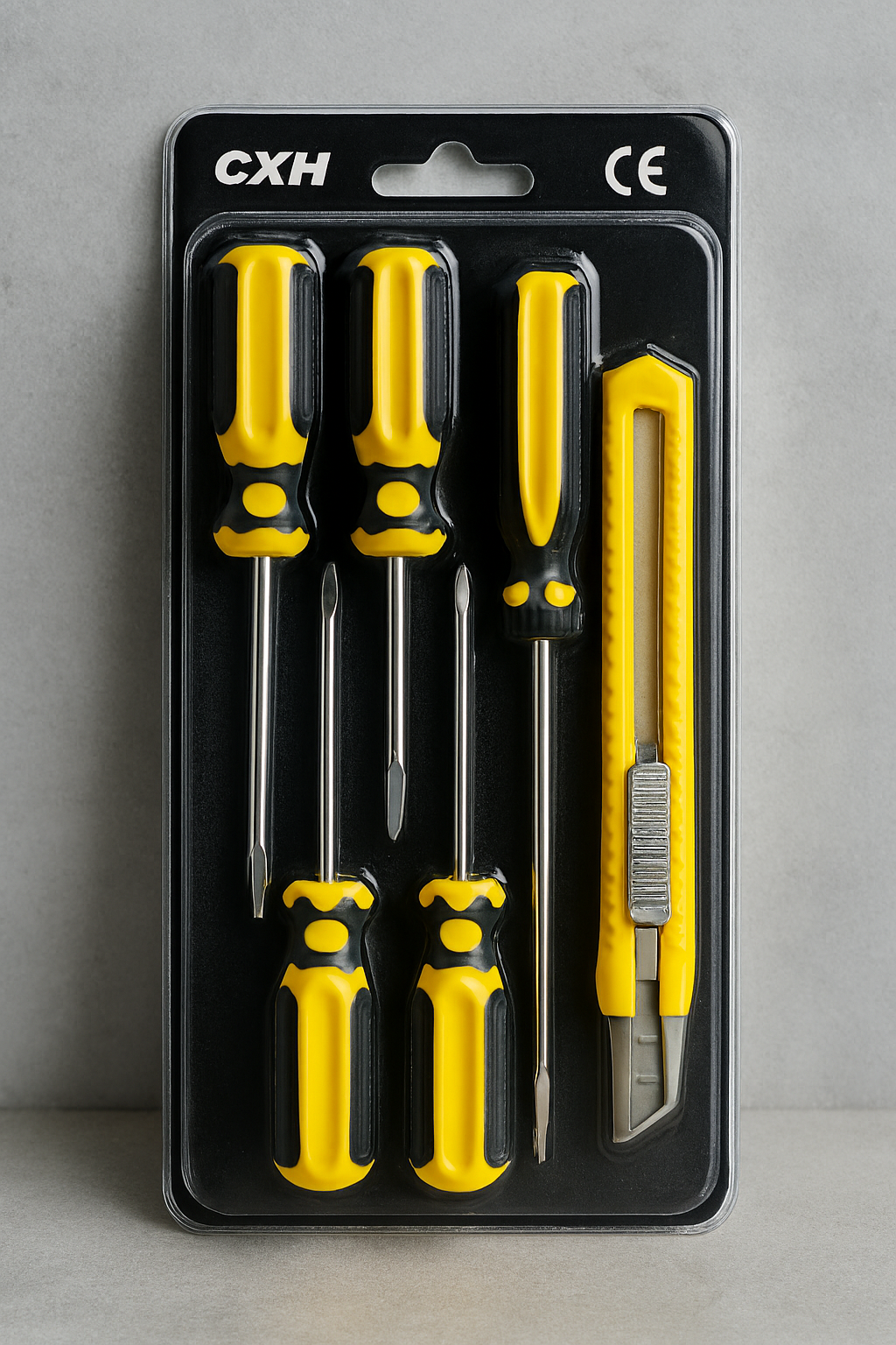 Set of 5 Screwdrivers &amp; 1 Cutter ? High Quality Hand Tool Kit with 2 Straight, 3 Cross Screwdrivers &amp; Sharp Cutter for Household and DIY Use