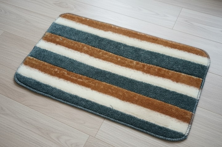 Versatile Absorbent Mat ? 25"x16" Ultra-Soft Microfiber Quick-Dry Mat with Non-Slip Backing for Bathroom, Kitchen, and Living Spaces ( Random Design)