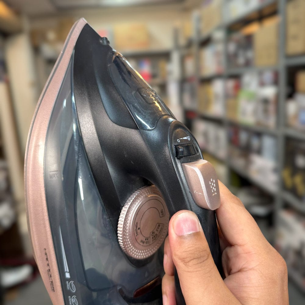 Hannover Steam Iron ? 2200W German Lot | Ceramic Soleplate, Vertical &amp; Burst Steam, Self-Cleaning, Adjustable Temperature Control