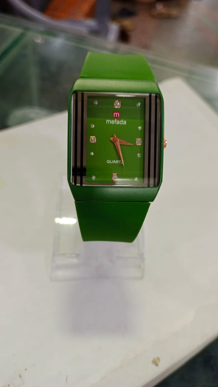 Stylish Waterproof Rubber Strap Watch ? Sporty &amp; Durable Design Water Proof