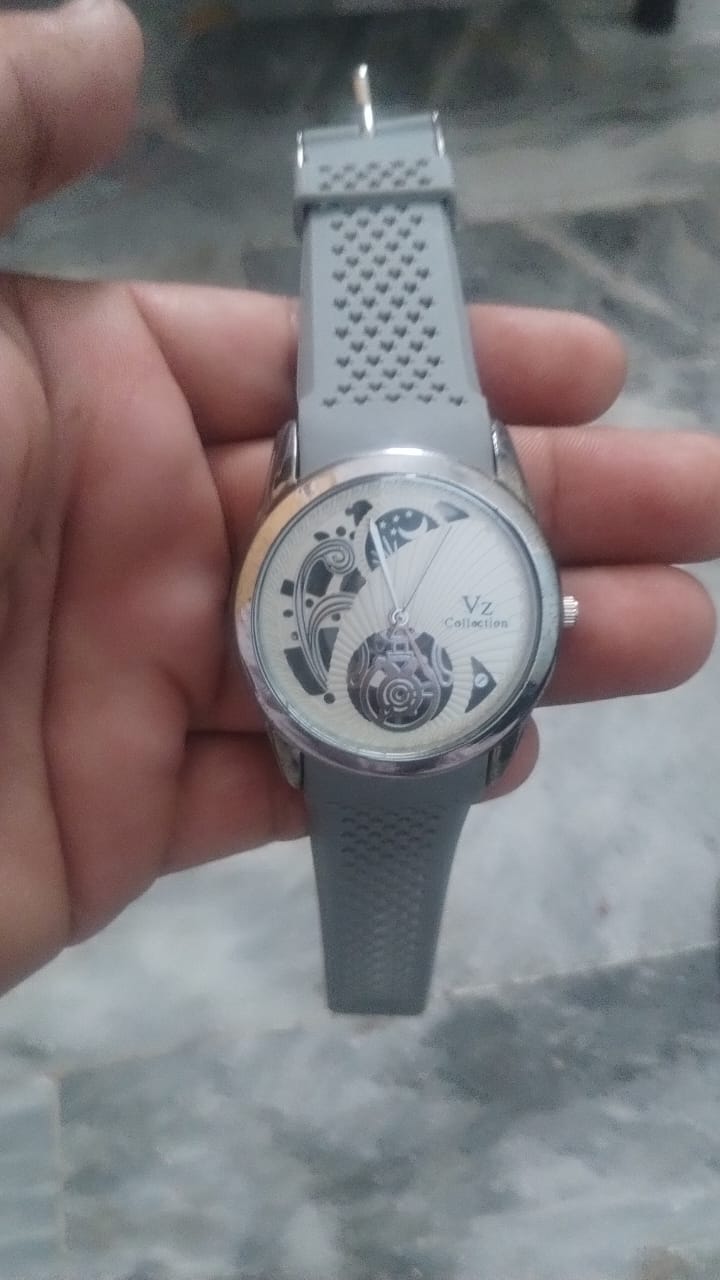 Stylish Minimalist Strap Watch ? Unisex Design