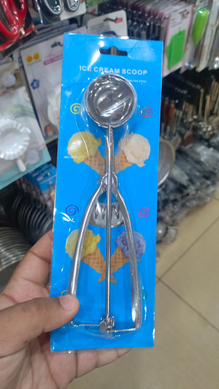 Premium Stainless Steel Ice Cream Scoop ? Heavy Duty Metal Scooper Spoon, Dishwasher Safe, Ergonomic Handle for Frozen Yogurt, Gelato, Sundaes &amp; More ? Medium, Silver