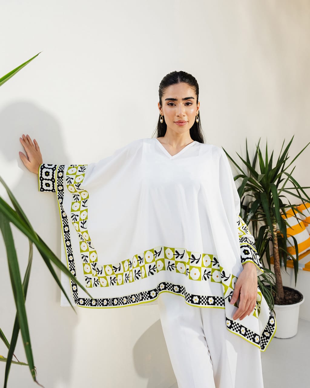 Women's 3-Piece Swiss Lawn Printed Suit ? White, Medium Size, Shirt, Trouser &amp; Inner Set, Elegant Summer Outfit - 14 August Special Edition