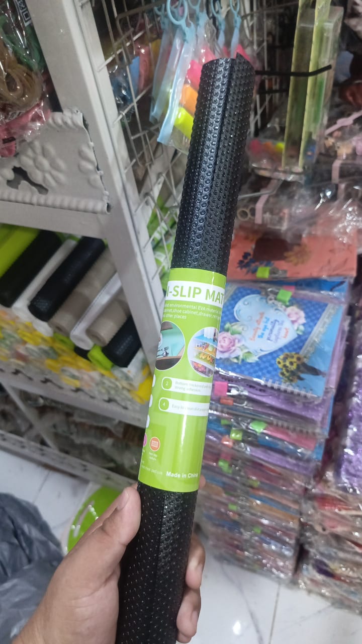 Anti-Slip Fridge Sheet Roll ? 45x150cm ? Spill-Proof Refrigerator Liner for Organized Shelves (Random color)