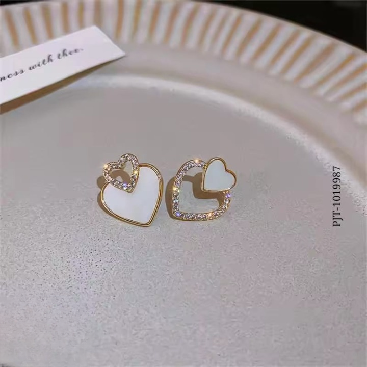 PJT-987 Beautifull Korean Heart Shape Zircon Earrings for Women ? Sparkling Black &amp; White Crystal Studs, Fashion Jewelry Gift for Everyday Wear and Special Occasions
