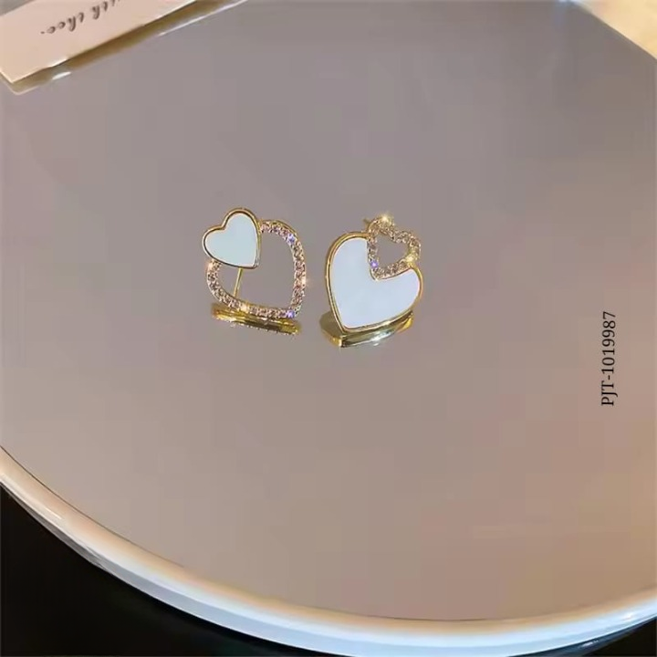 PJT-987 Beautifull Korean Heart Shape Zircon Earrings for Women ? Sparkling Black &amp; White Crystal Studs, Fashion Jewelry Gift for Everyday Wear and Special Occasions