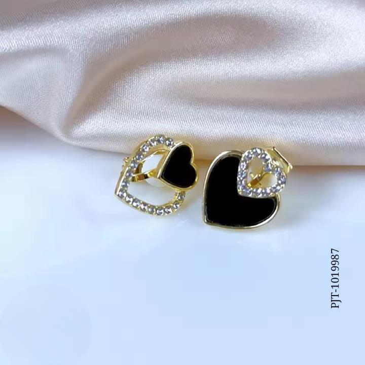 PJT-987 Beautifull Korean Heart Shape Zircon Earrings for Women ? Sparkling Black &amp; White Crystal Studs, Fashion Jewelry Gift for Everyday Wear and Special Occasions