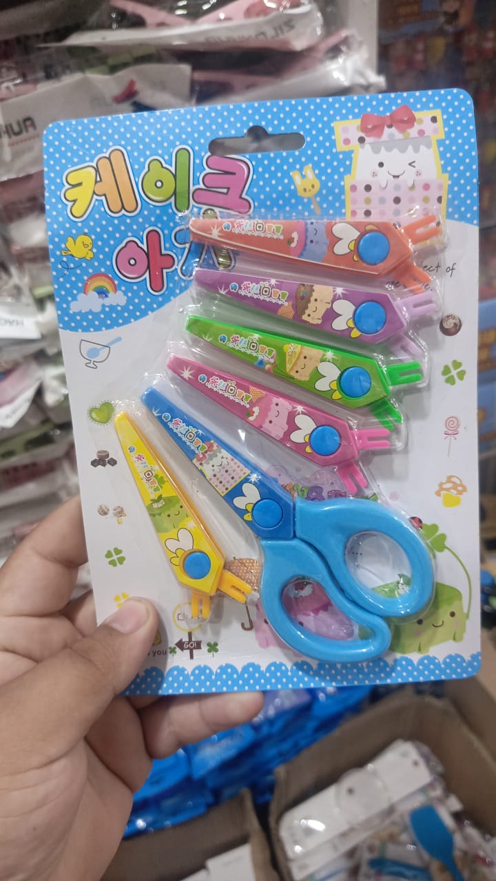 Set of 6 Multistyle Children Safety Scissors ? All Plastic Toddler Craft Scissors with Round Tips for School &amp; DIY