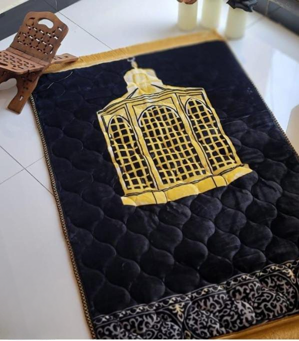 Luxury Velvet Embossed Prayer Mat ? Soft Comfortable Muslim Janamaz for Daily Salah, Elegant Islamic Design, Lightweight &amp; Durable Namaz Rug, Perfect Gift for Ramadan, Hajj &amp; Umrah (Random Design - Color)