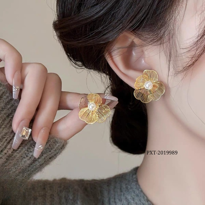 PXT-989 - Foil Pearl Korean Earrings ? Elegant Bow &amp; Zircon Circle Design Available In Golden And Silver Color