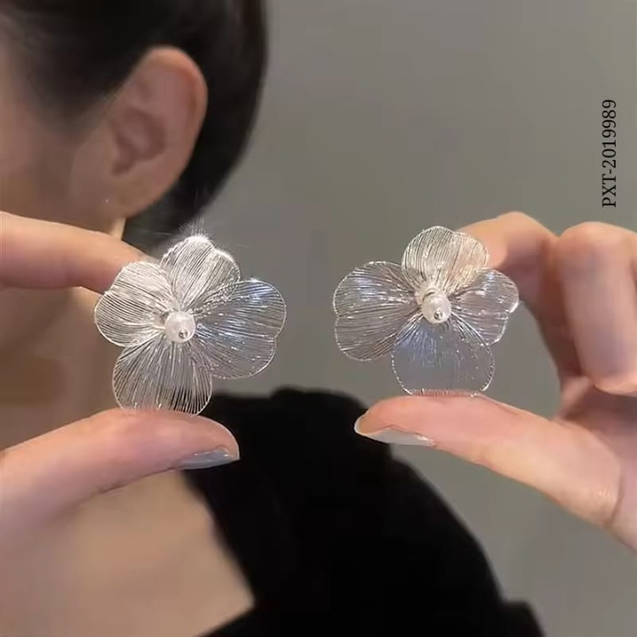 PXT-989 - Foil Pearl Korean Earrings ? Elegant Bow &amp; Zircon Circle Design Available In Golden And Silver Color