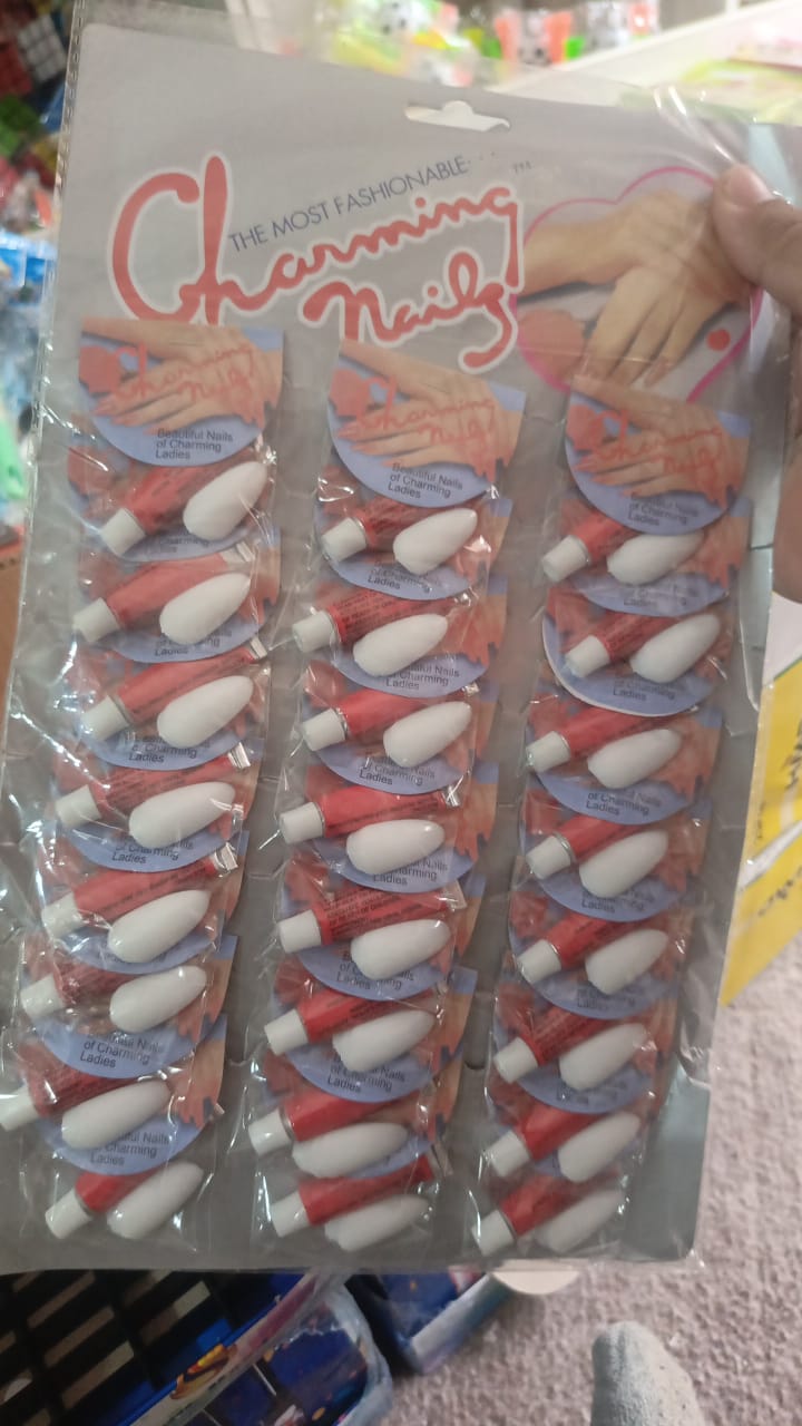 Pack of 24 Charming Artificial Nails with Glue ? 240 Nails &amp; 24 Glues Total, Beautiful Nail Extensions for Girls &amp; Women (Random color)