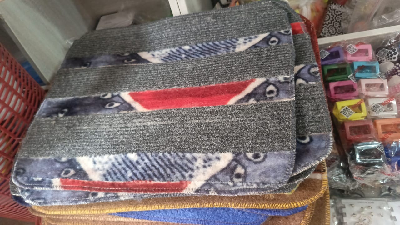 Versatile Absorbent Mat ? 25"x16" Ultra-Soft Microfiber Quick-Dry Mat with Non-Slip Backing for Bathroom, Kitchen, and Living Spaces ( Random Design)