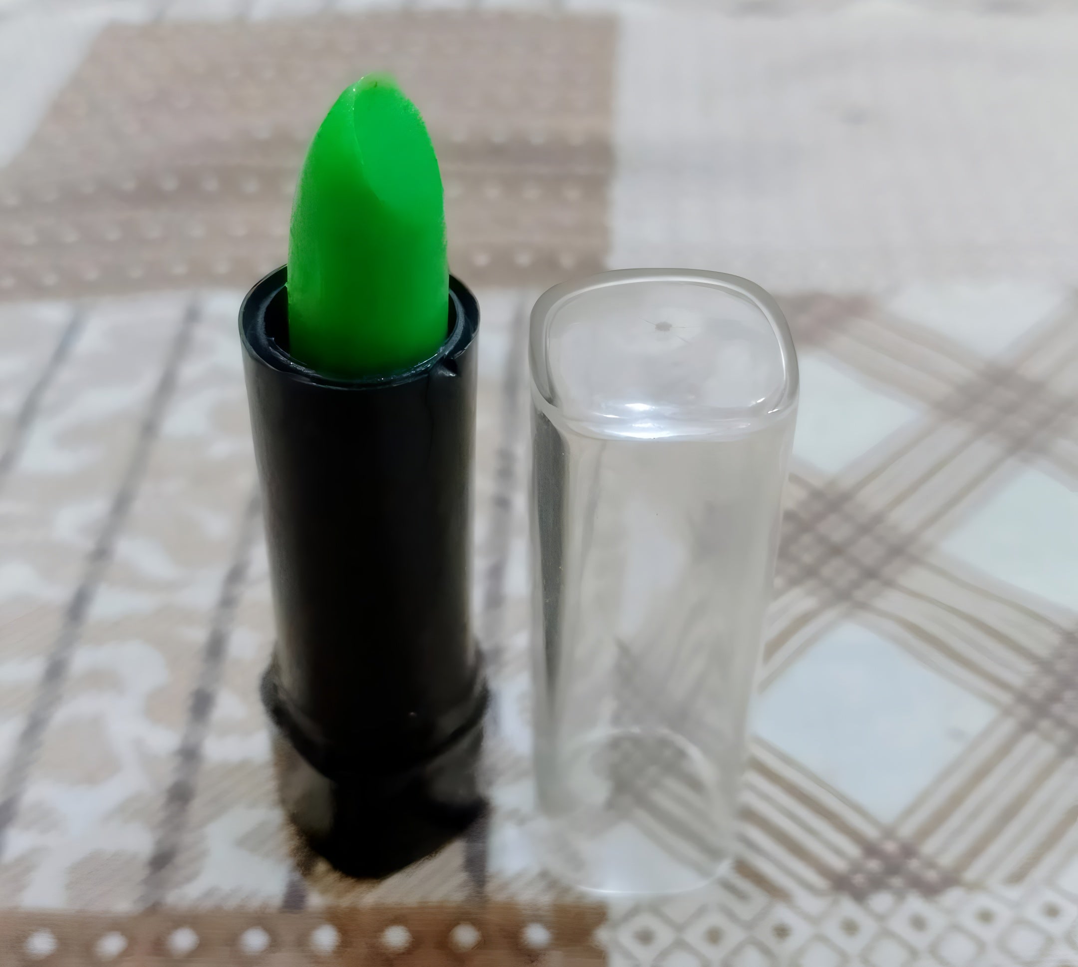 Pack Of 6 Pcs Green Color Changing Lipstick Set ? Creamy Moisturizing Magic Lip Balm, Long-Lasting Hydrating Lipstick with Temperature-Sensitive Shade Shifting to Pink ? Soft &amp; Smooth Lip Care Makeup Kit