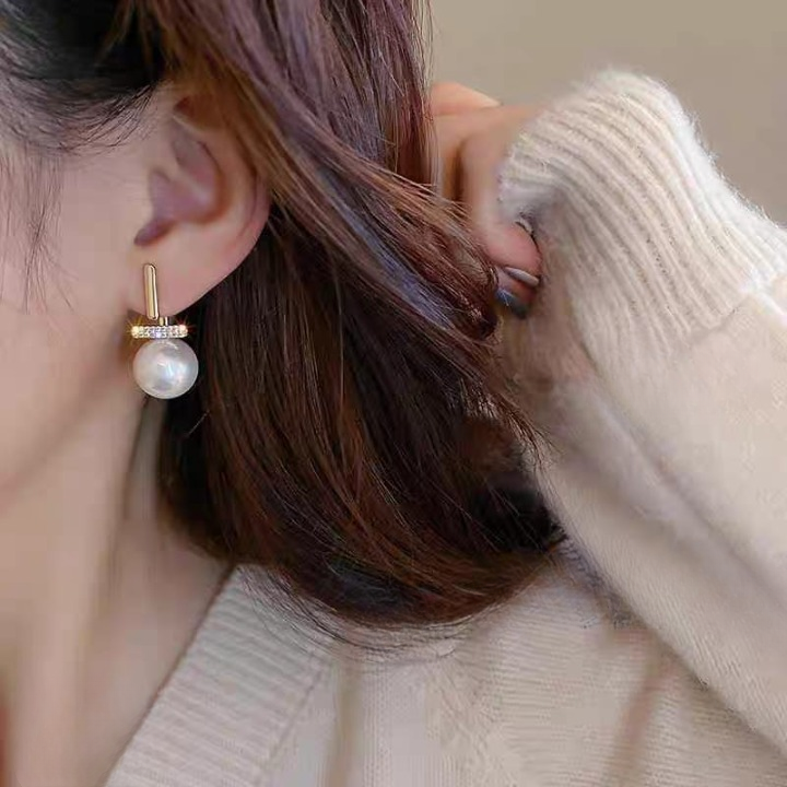 Elegant Pearl Drop Earrings for Women ? Stylish Dangle Earrings with Rhinestone Accent (AXT-102)