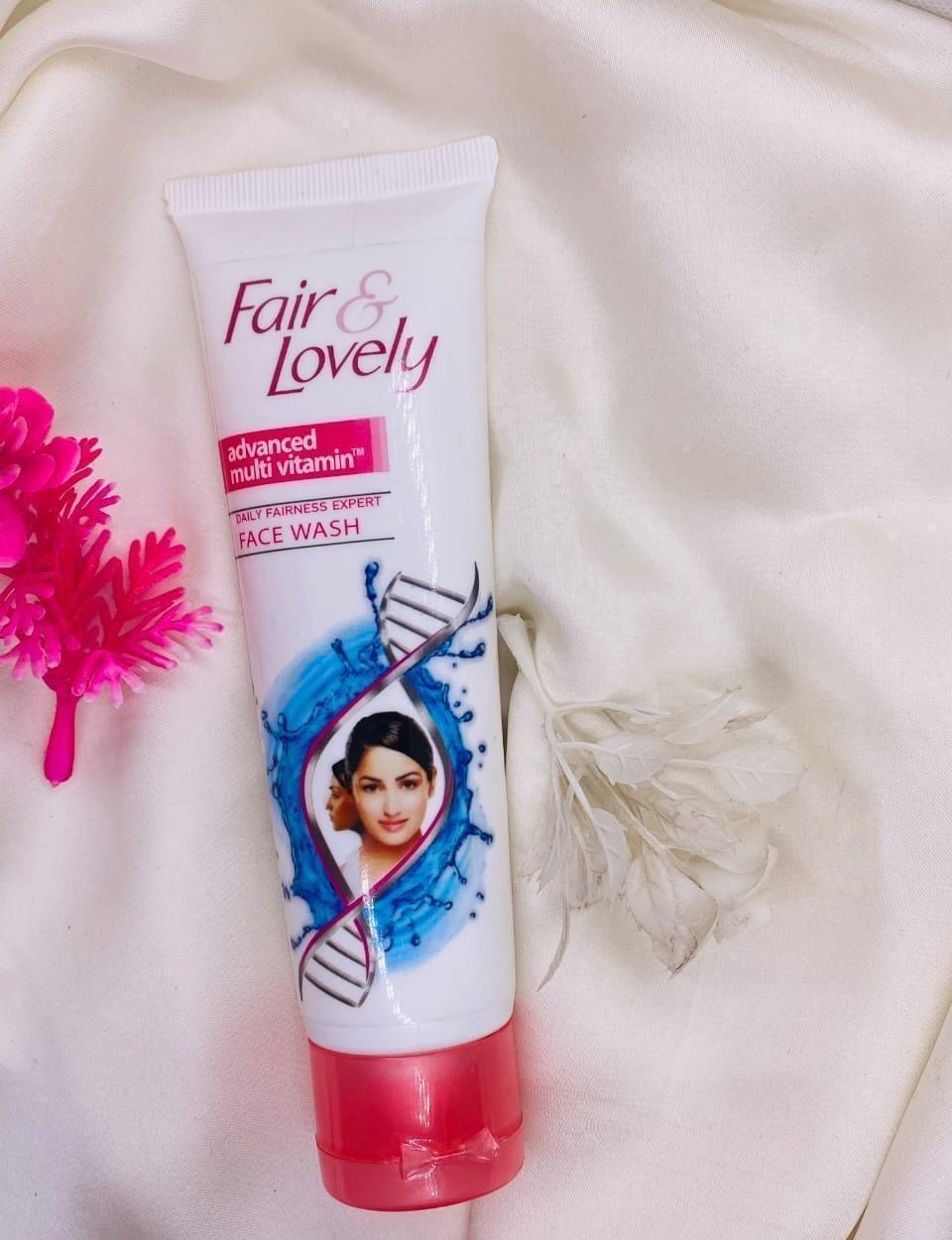Fair &amp; Lovely Advanced Brightening Face Wash | Gentle Daily Cleansing Formula | Suitable for All Skin Types | Radiant &amp; Fresh Look (100ml)