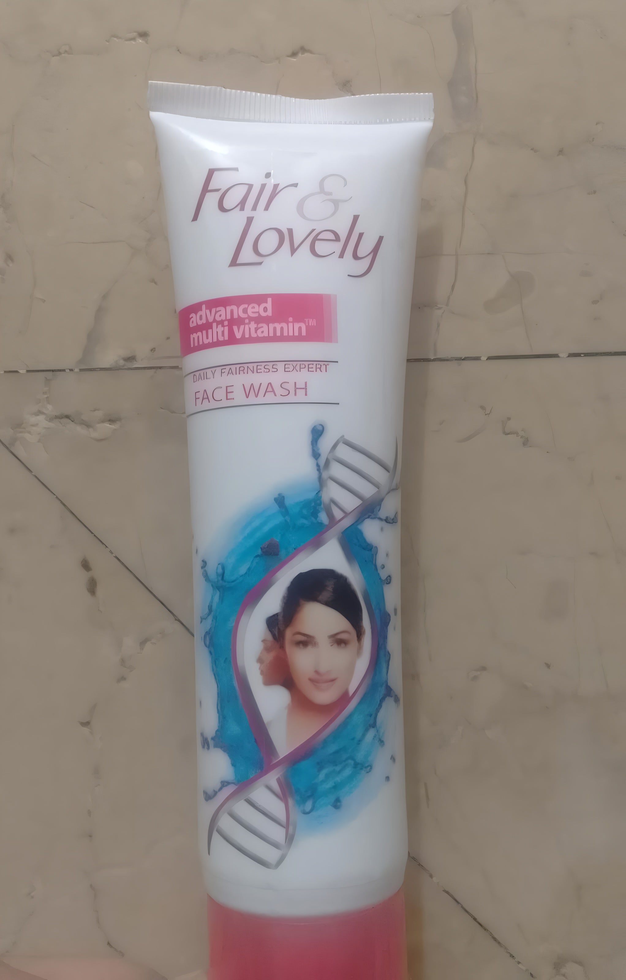 Fair &amp; Lovely Advanced Brightening Face Wash | Gentle Daily Cleansing Formula | Suitable for All Skin Types | Radiant &amp; Fresh Look (100ml)