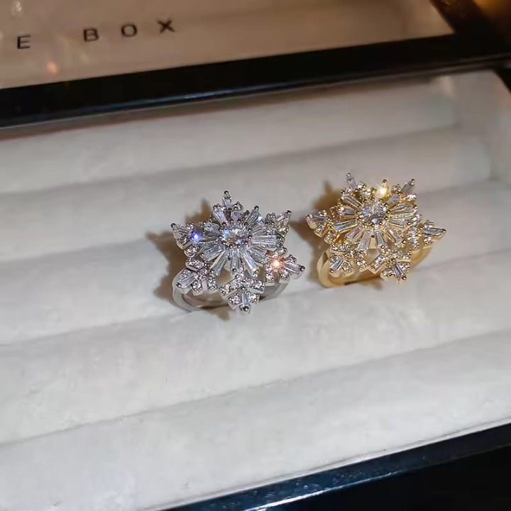 Sparkling Flower Rotating Ring ? Adjustable Elegant Spinning Ring for Women &amp; Girls, Fashion Jewelry (QUJ-109 )