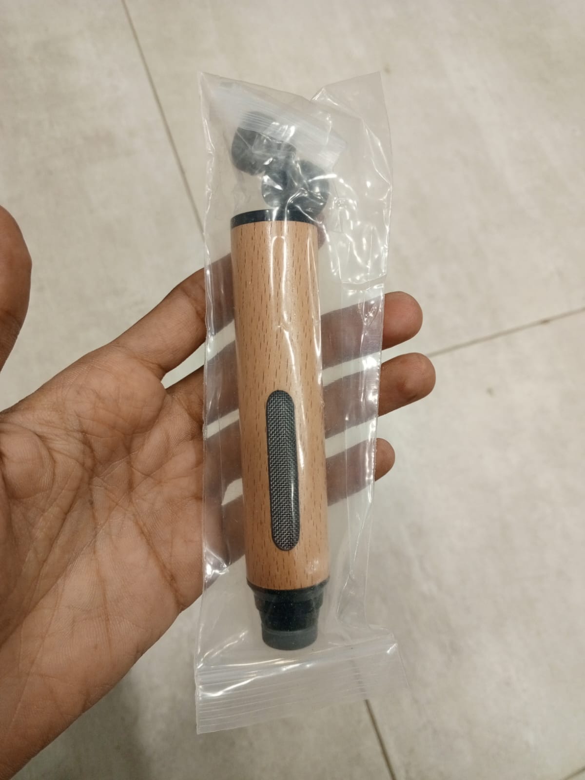 Portable Mobile Ashtray Mini Car Ashtray Anti Soot-flying Cigarette Cover Not Produce Ashes Walnut Wood Cigarette Holder