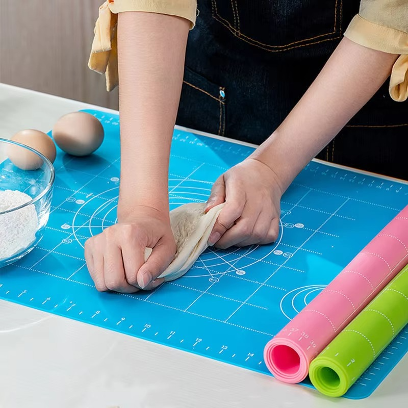 Silicone Non-Stick Rolling Mat 40x50cm ? Non-Slip Pastry Mat for Dough, Cakes &amp; Baking (Random Color)