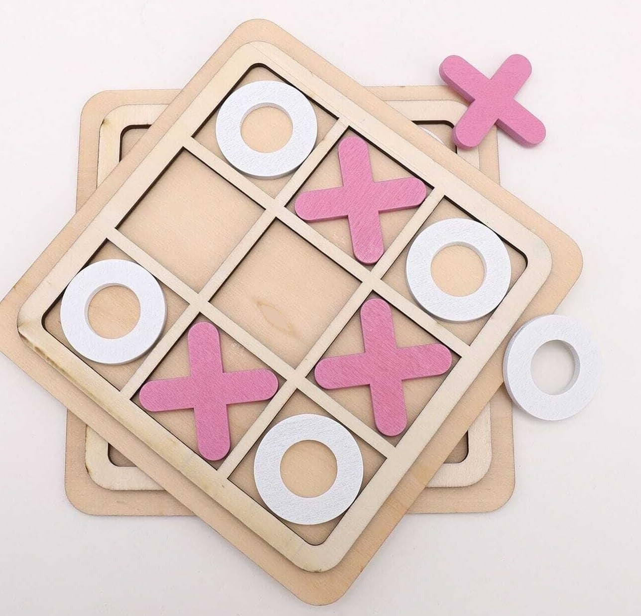Wooden Tic-Tac-Toe Board Game ? Classic XO Strategy Game for Kids, Toddlers, Preschoolers &amp; Adults ? Educational, Durable &amp; Portable 30cm Wooden Board ? Ideal Birthday Gift, Party Favour &amp; Family Game (Random Color)
