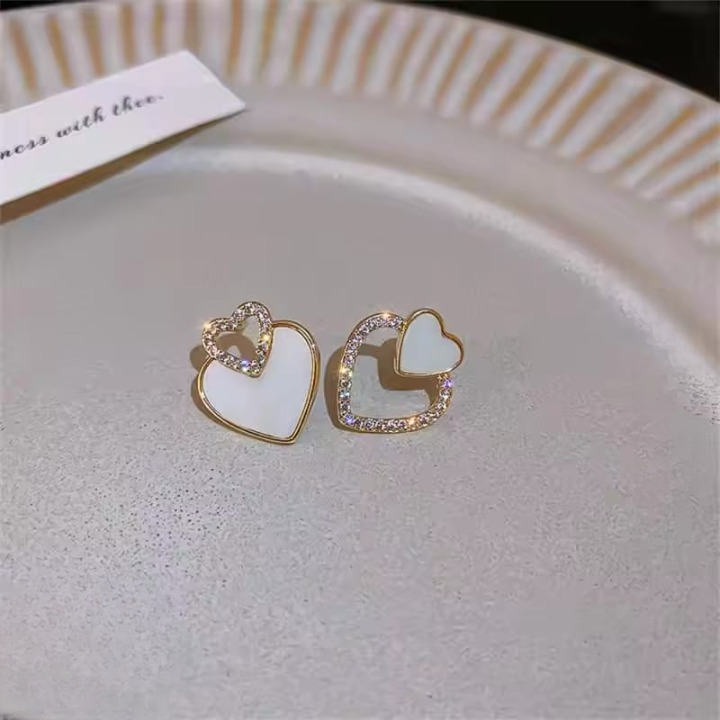 PJT-987 Beautifull Korean Heart Shape Zircon Earrings for Women ? Sparkling Black &amp; White Crystal Studs, Fashion Jewelry Gift for Everyday Wear and Special Occasions