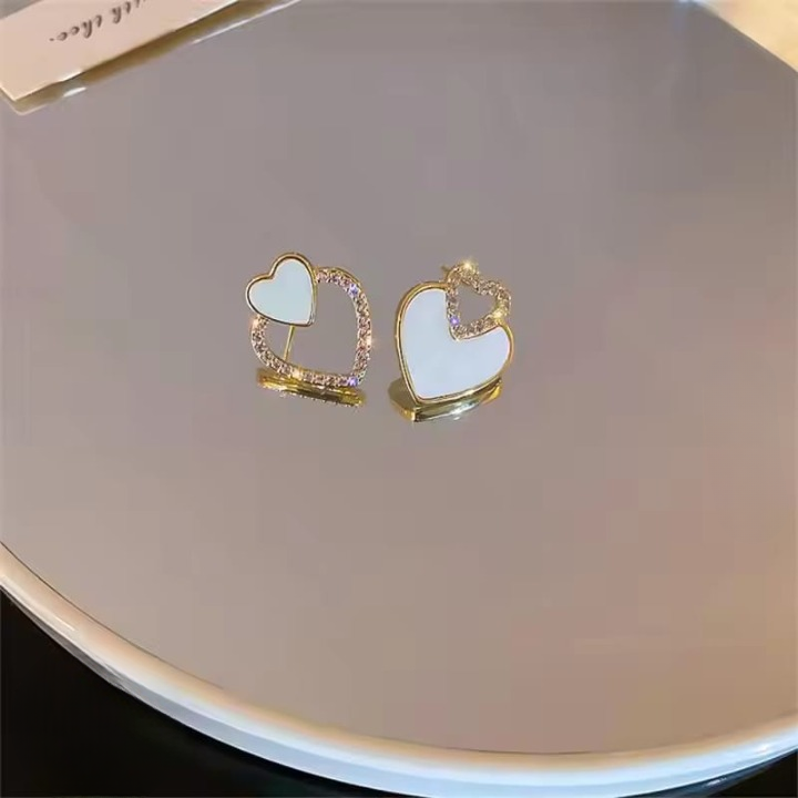 PJT-987 Beautifull Korean Heart Shape Zircon Earrings for Women ? Sparkling Black &amp; White Crystal Studs, Fashion Jewelry Gift for Everyday Wear and Special Occasions