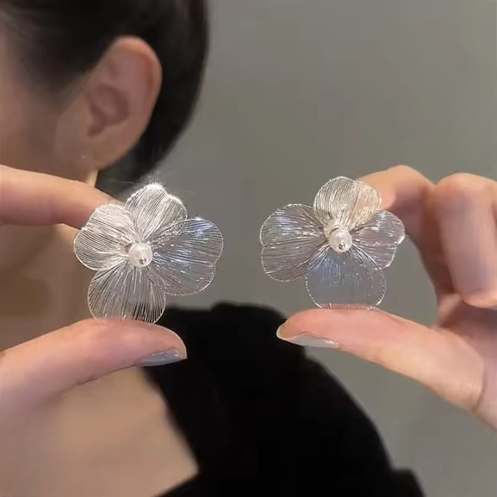 PXT-989 - Foil Pearl Korean Earrings ? Elegant Bow &amp; Zircon Circle Design Available In Golden And Silver Color