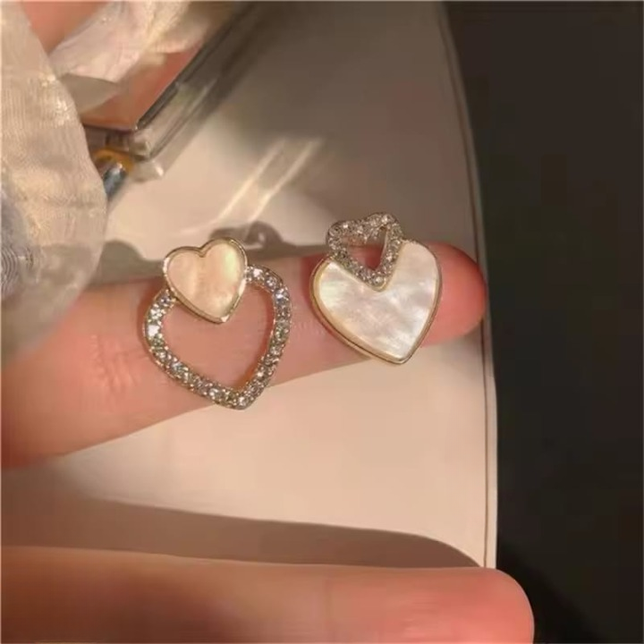 PJT-987 Beautifull Korean Heart Shape Zircon Earrings for Women ? Sparkling Black &amp; White Crystal Studs, Fashion Jewelry Gift for Everyday Wear and Special Occasions