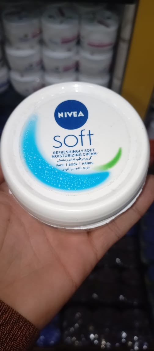 NIVEA Soft: Refreshingly Soft Moisturizing Cream - An Intensive and Lightweight Solution for All-Day Hydration - Image 4