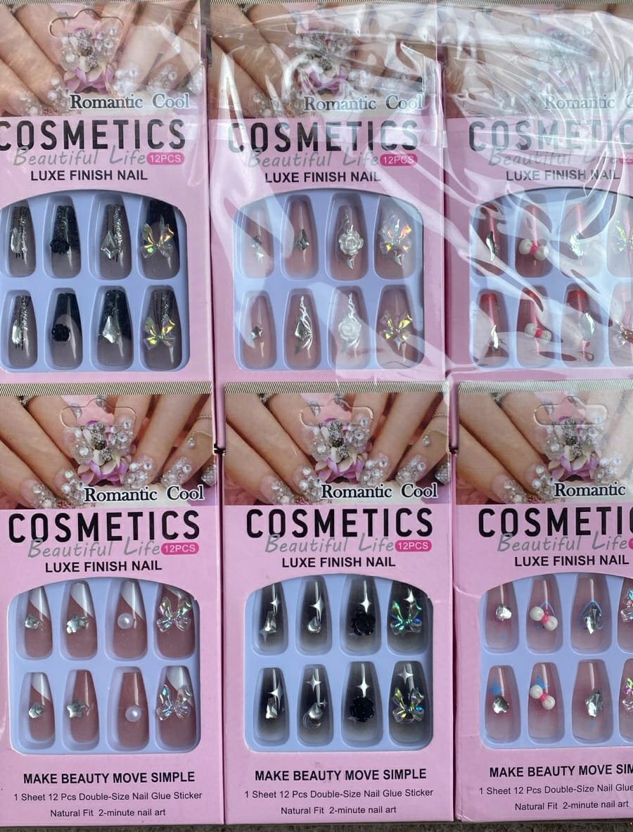 Multicolor 12 Pcs Stylish Artificial Nails Set For Fashionable Look And Easy Application (Random Design) - Image 4