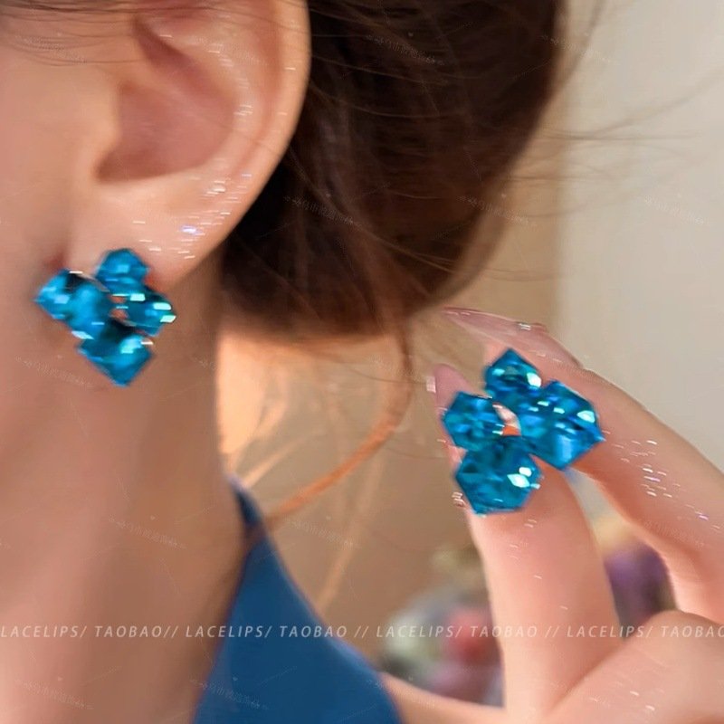 PJX-121 Crystal Sparkling Korean Earrings – Elegant Shine, Premium Style & Stunning Feminine Charm - Image 3