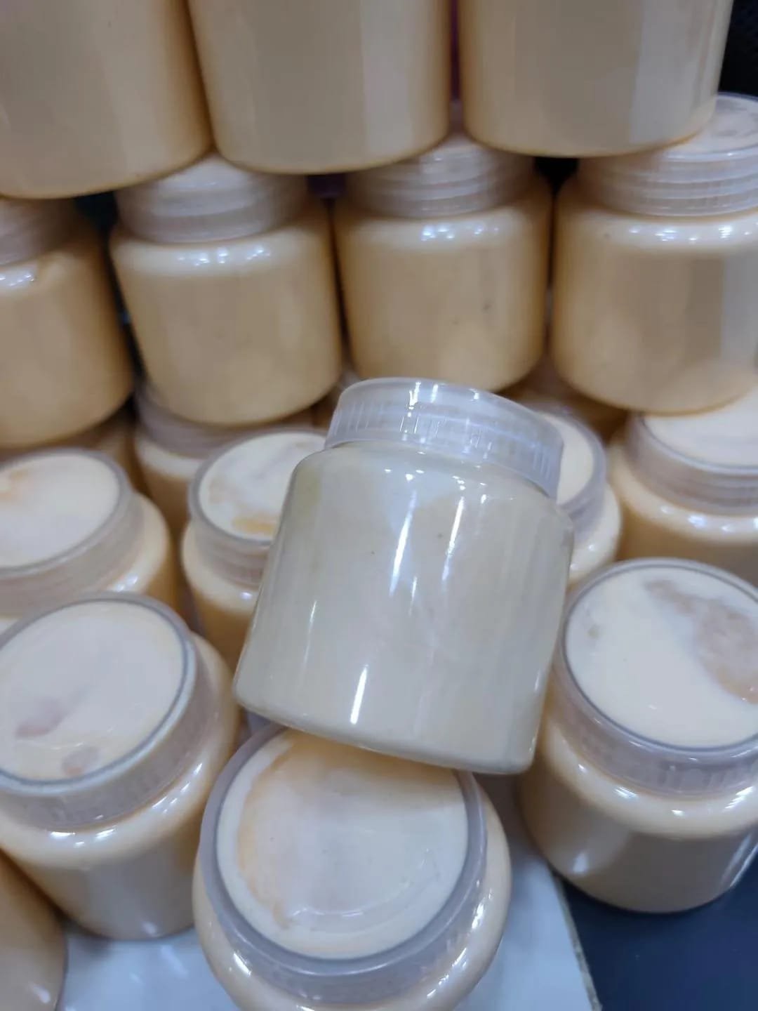 Zafrani Whitening Cream Natural Skin Care Formula Brightens Complexion Reduces Dark Spots Enhances Smooth Radiant Glow - 250g - Image 5