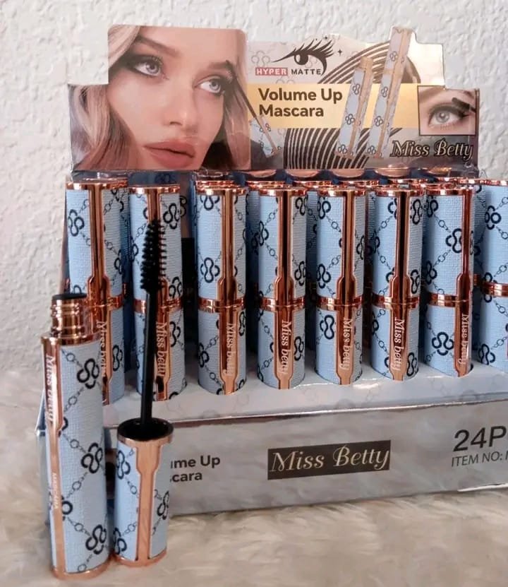Fancy Style Black Liquid Mascara – Long Lasting Volume & Length Boost (1 Pc) - Image 5