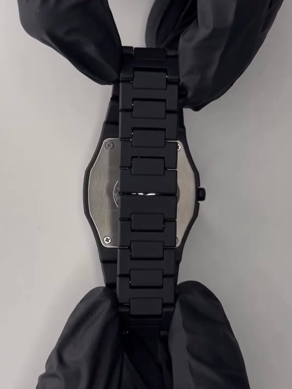 Black Minimalist Analog Wrist Aura Watch With Stainless Steel Strap And Butterfly Lock - Image 3