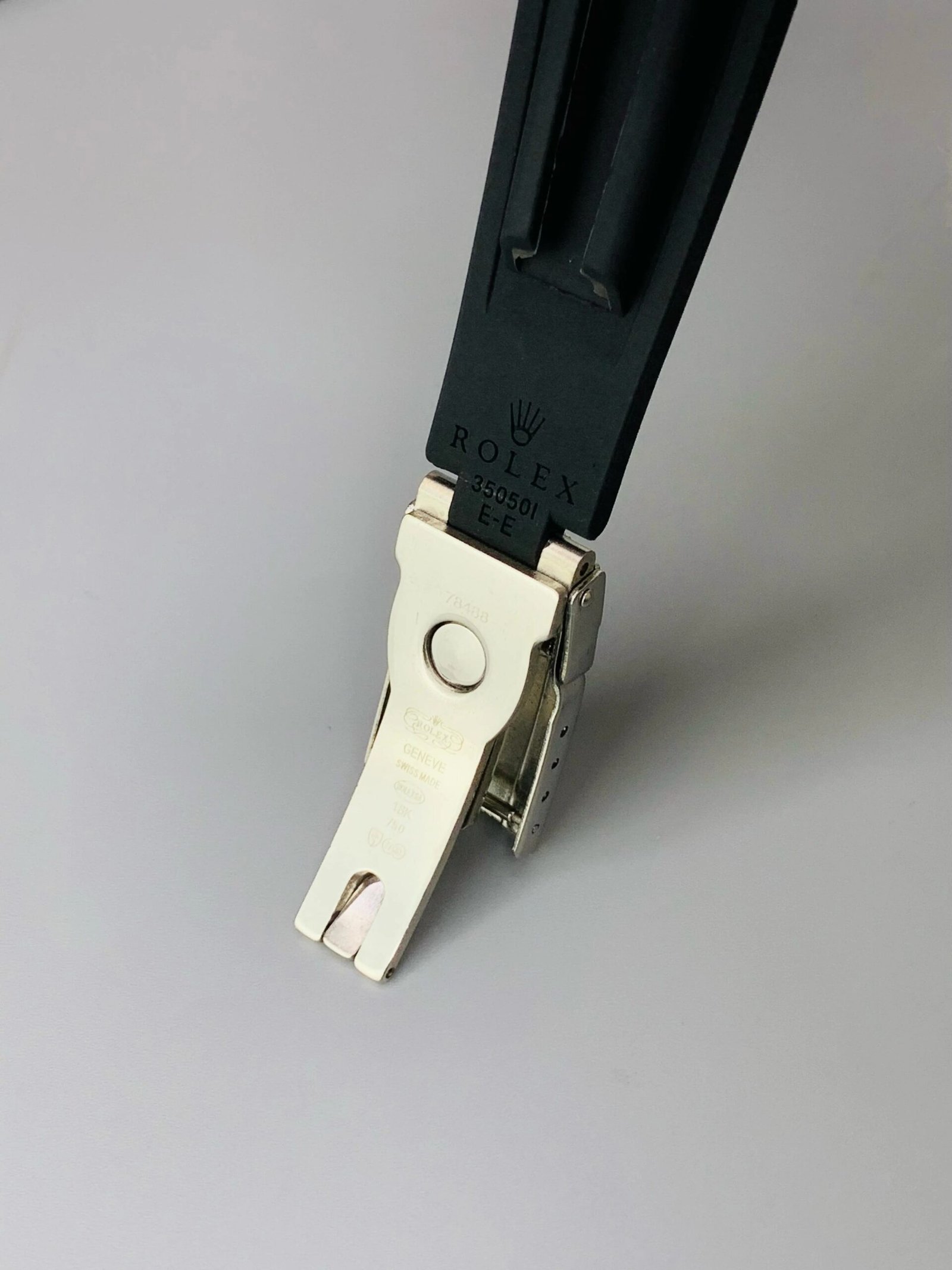 Rolex Oyster Perpetual Luxury Timepiece – Timeless Stainless Steel Dial with Premium Rubber Strap Without Box - Image 2